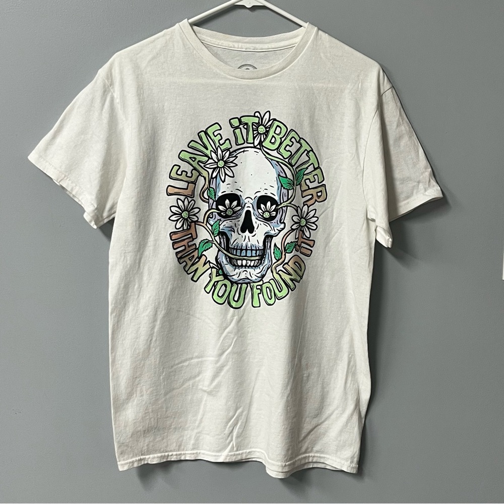 dom size medium white skull t shirt leave it better than you foundโ it flowers